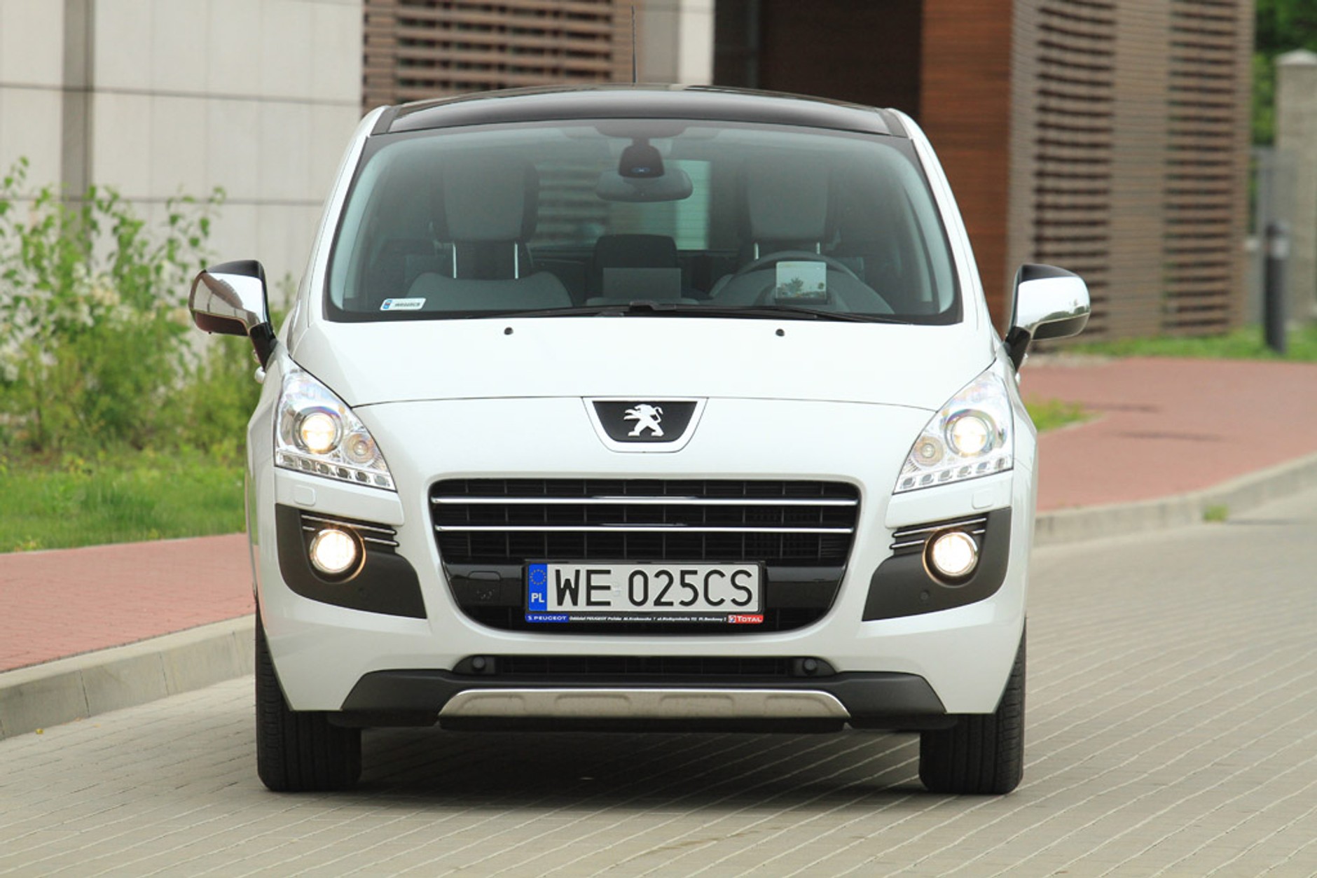 Peugeot 3008 HYbrid4: hybryda dla rozrzutnych ekologów