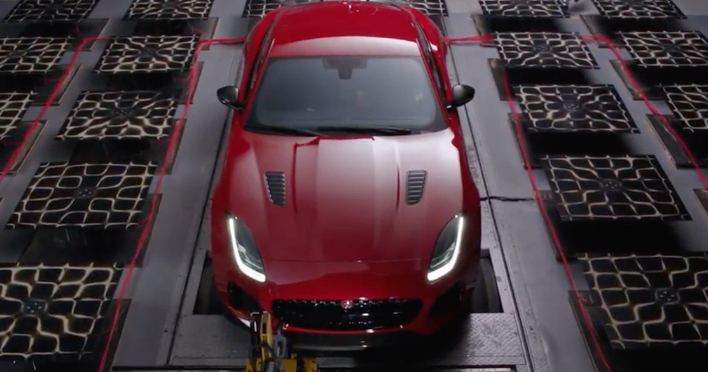 Jaguar F-Type SVR tworzy sztukę