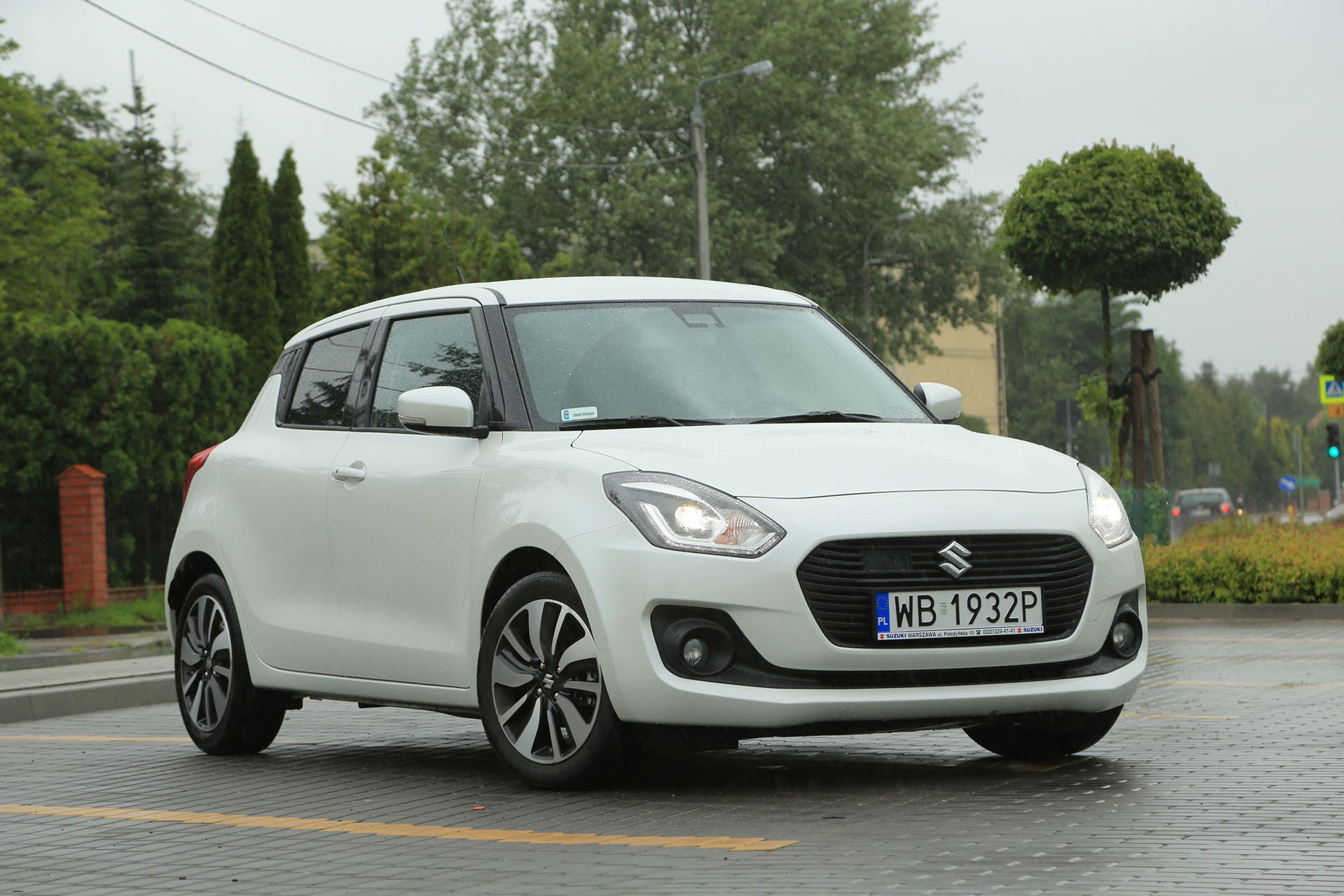 Suzuki Swift 1.0 Boosterjet - lekki, szybki, choć za drogi