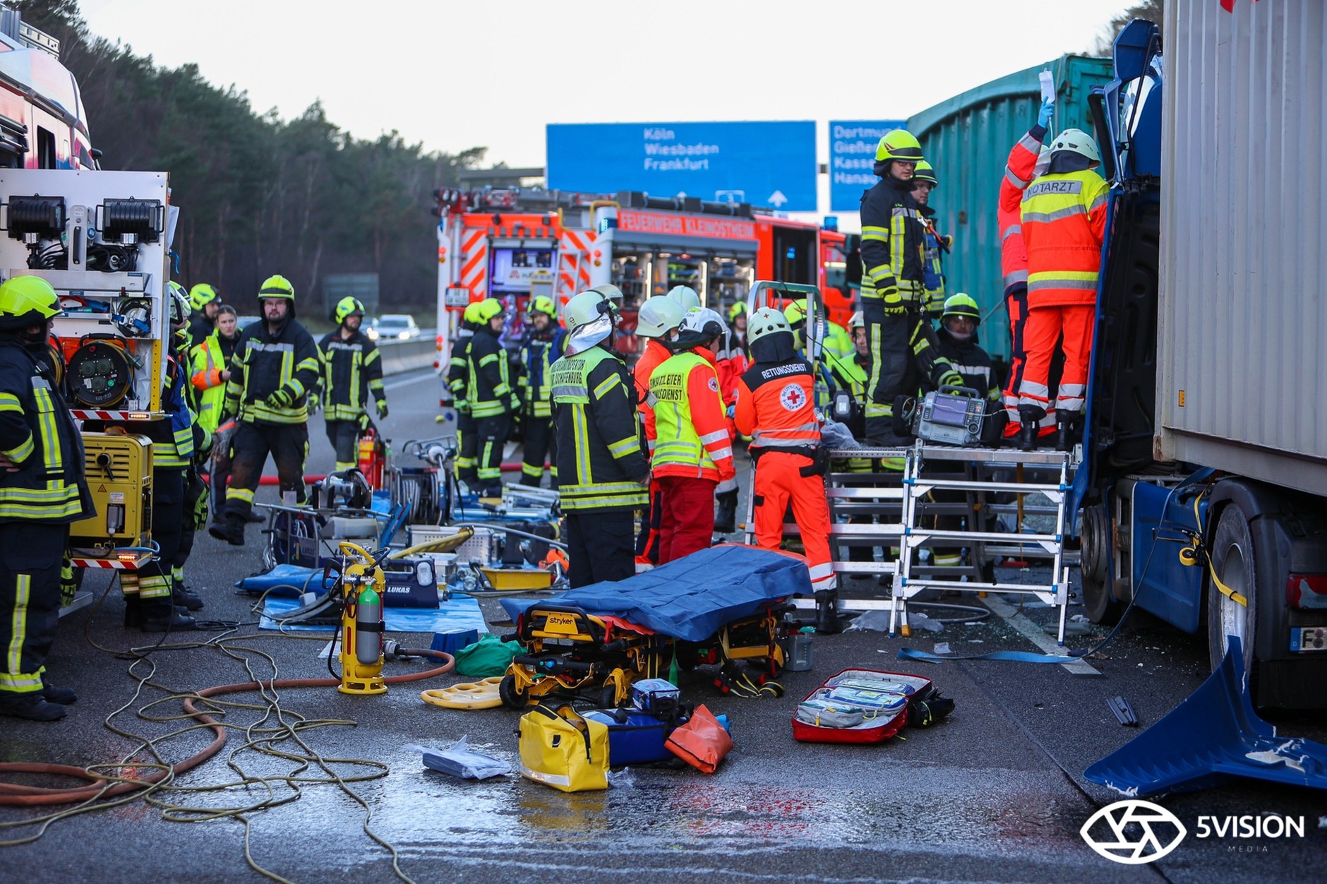 90 minut trwała akcja ratunkowa po wypadku, do którego doszło na niemieckiej autostradzie A3