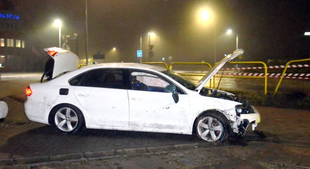 rozbity samochód pod komendą