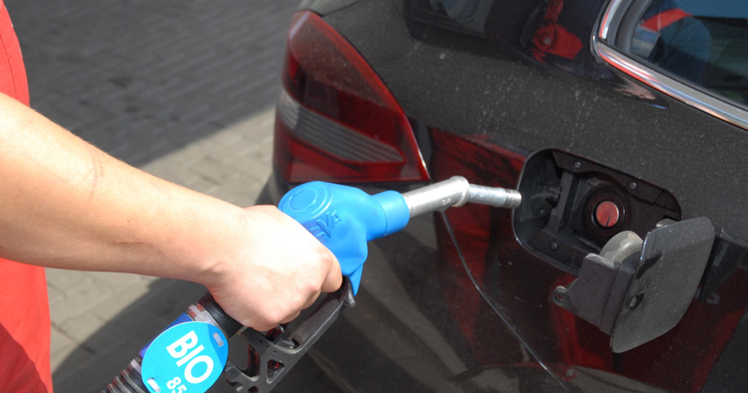 Tanie paliwo na Orlenie! Wyjaśniamy kto może tankować E85