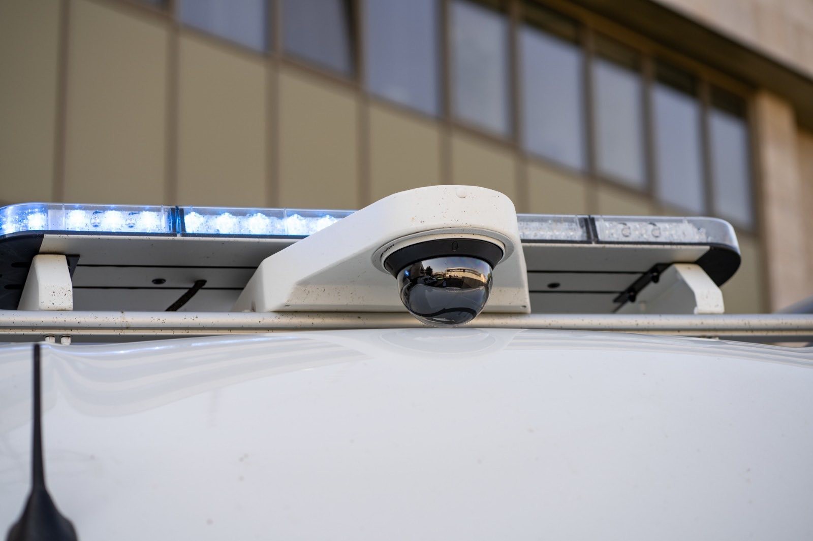 Kamera 360 stopni zamontowana na nieoznakowanej furgonetce