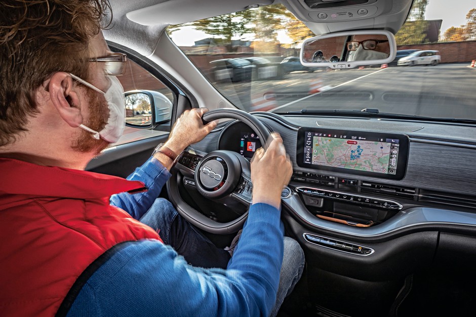 Nowy Fiat 500e 3+1