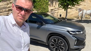 Oto nowa wersja hybrydowego, kompaktowego SUV-a Renault. Europejska marka przechodzi rewolucję i chce wykurzyć chińskie SUV-y