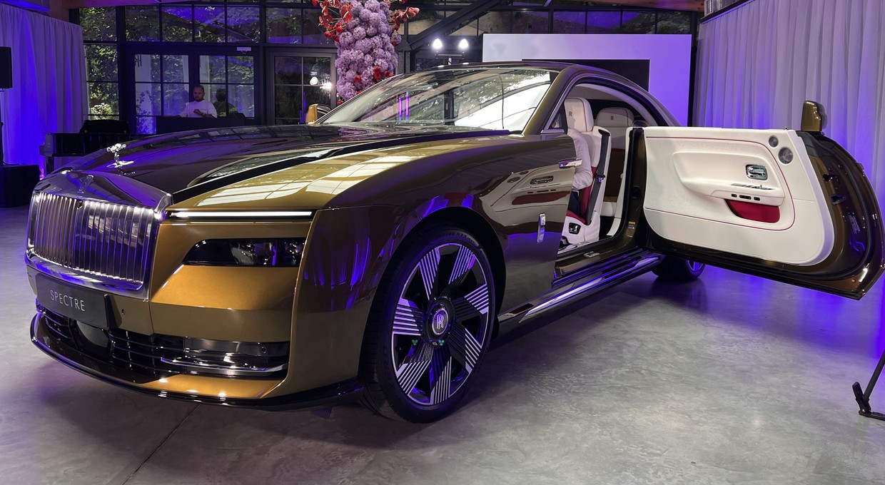 Rolls-Royce Spectre z usterką. Właściciele muszą pofatygować się do serwisu