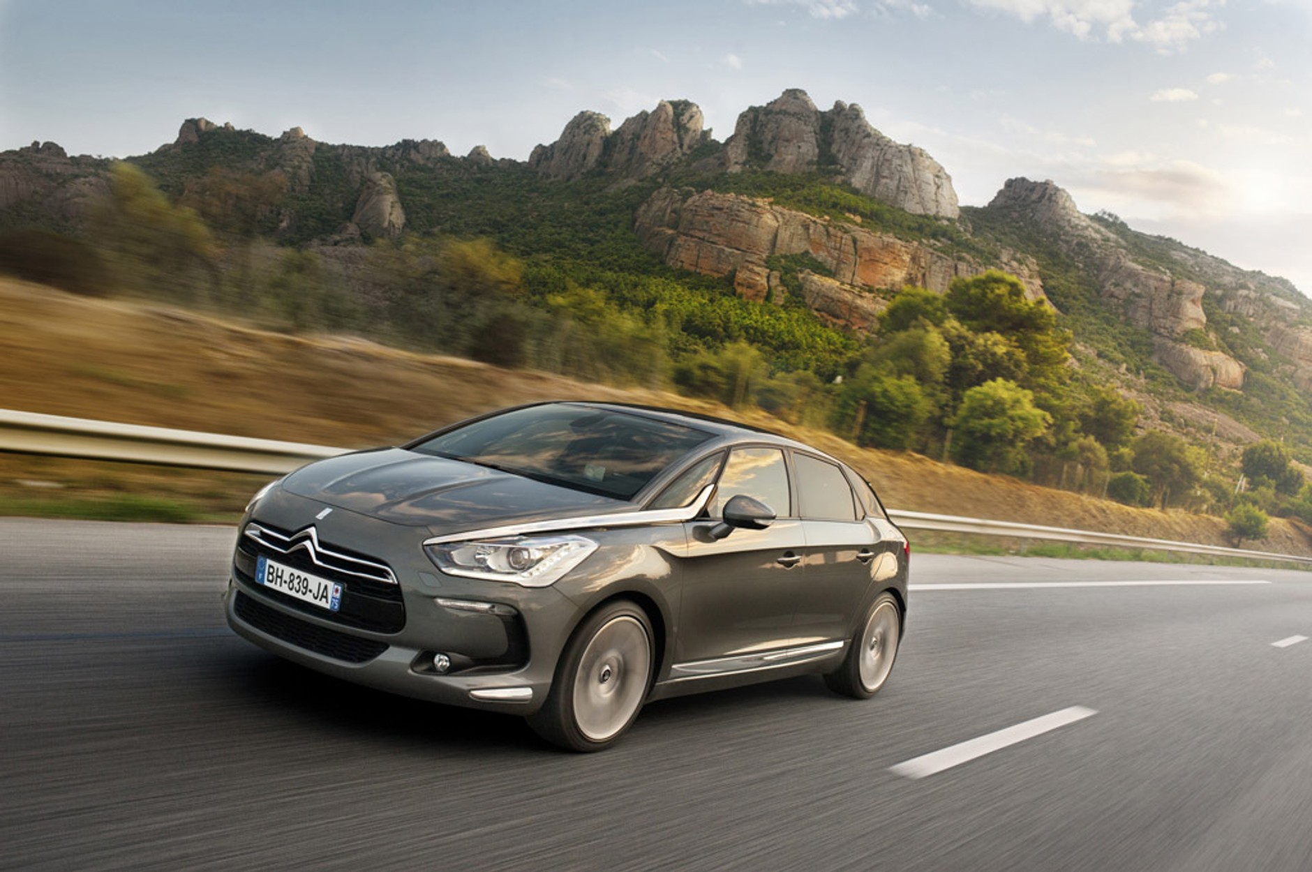 Test Citroena DS5 1.6 THP 200 Sport Chic: elegancka limuzyna