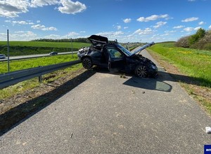 Pijana w Mercedesie wypadła z drogi S7. Siatka i bariera jej nie powstrzymały