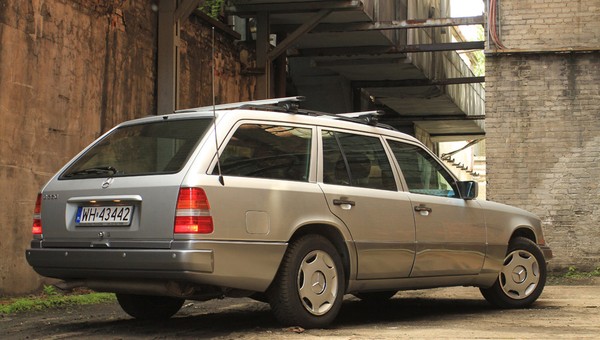 Mercedes W124 - klasyk na każdy dzień