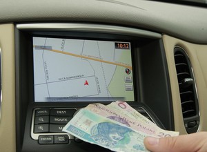 Fabryczna nawigacja: Kto kupił, ten głupi?