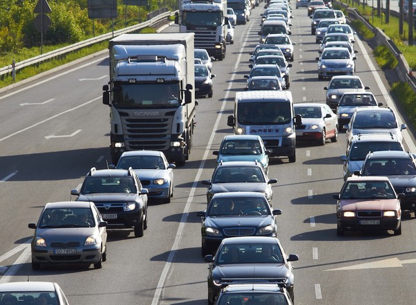 Rada UE zatwierdziła radykalne  ograniczenia emisji CO2 dla samochodów