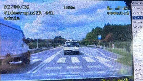 Kierowca Iveco dostał 20 punktów karnych i 1700 zł mandatu za wyprzedzanie przy przejściu dla pieszych