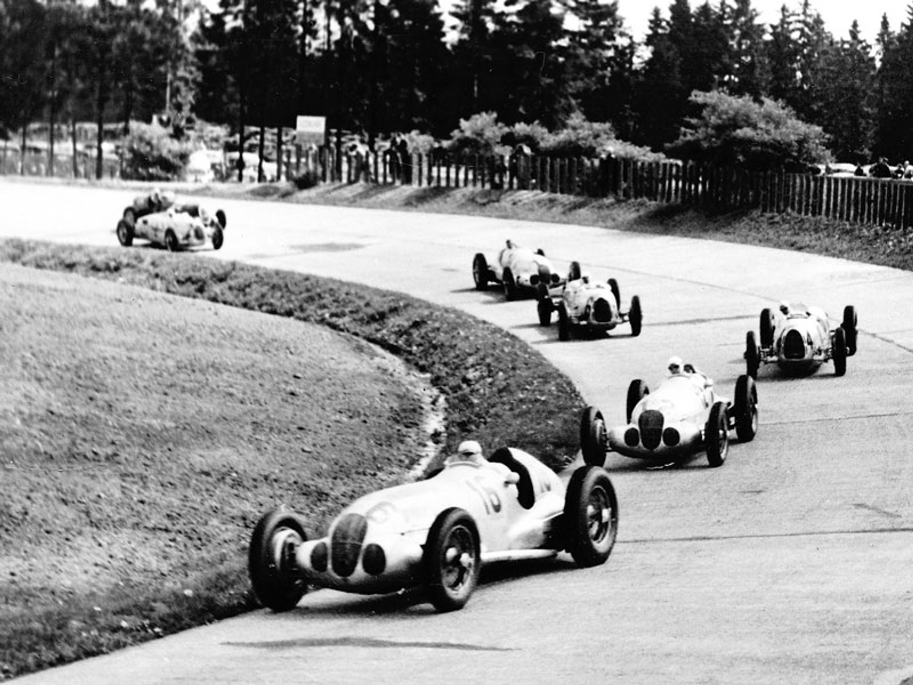 Mercedes-Benz: srebrne strzały w okresie przedwojennym