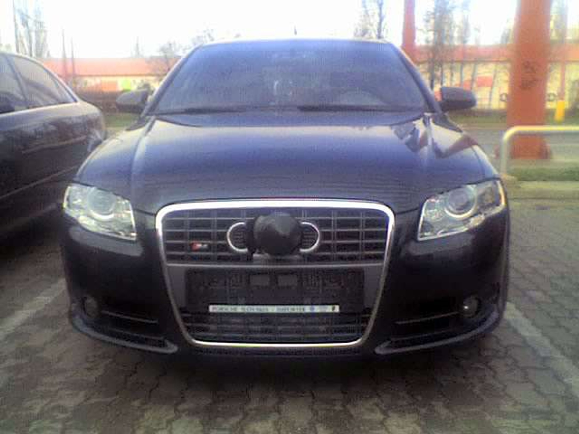 Audi S4 z radarem policyjnym