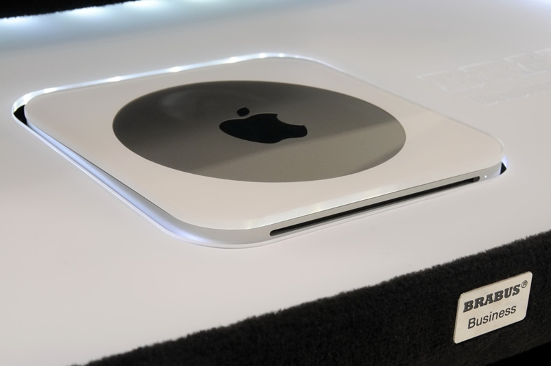 Brabus SV12 R Biturbo 800 to najmocniejsza limuzyna świata