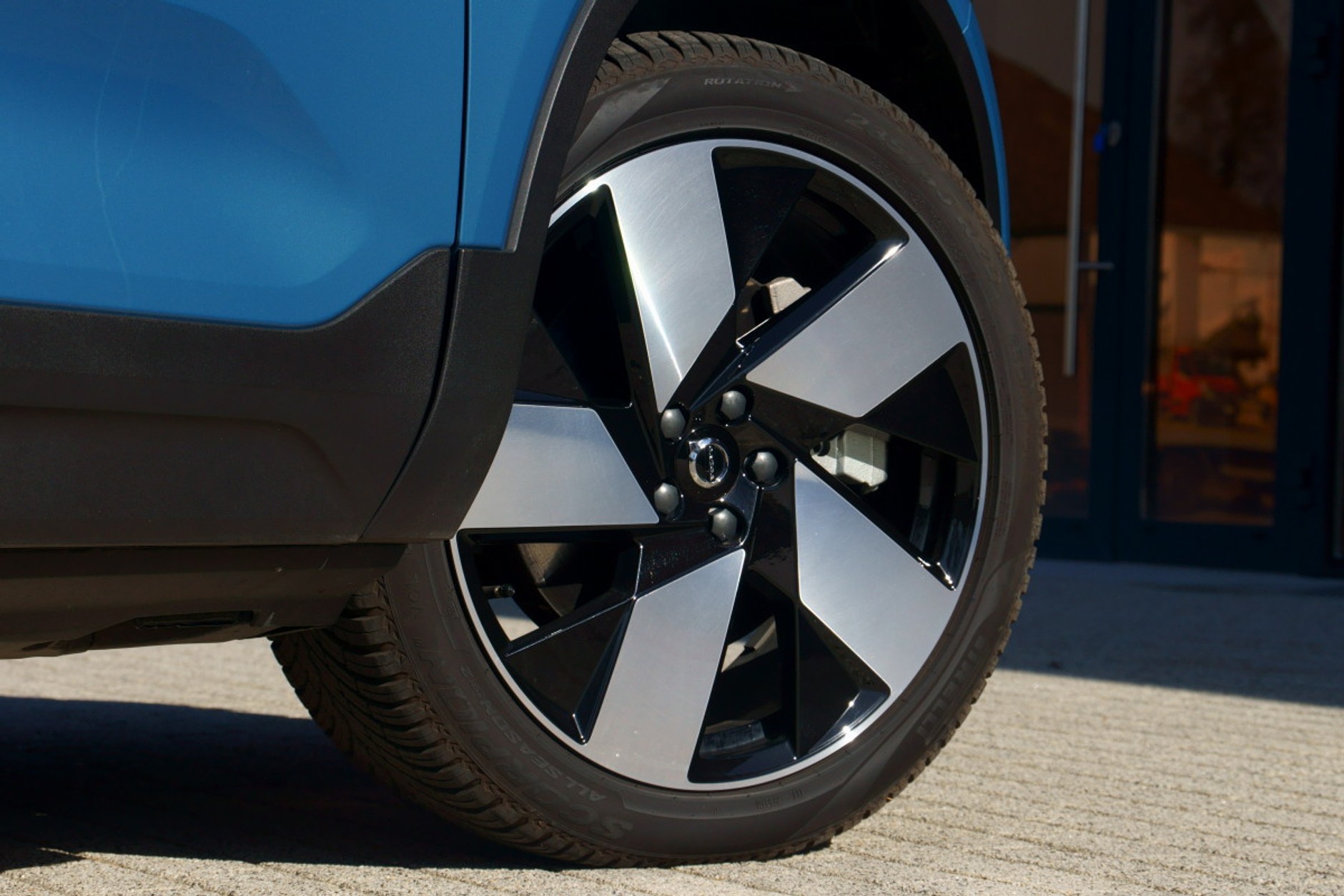 Volvo C40 Recharge P8