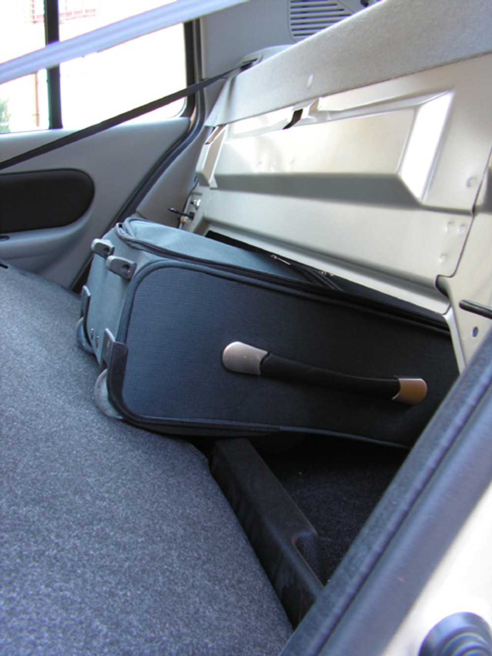 Renault Thalia 1.4 16V - Przypudrowana