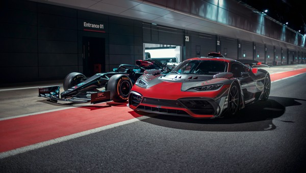 Lewis Hamilton testuje po pracy nowego Mercedesa-AMG