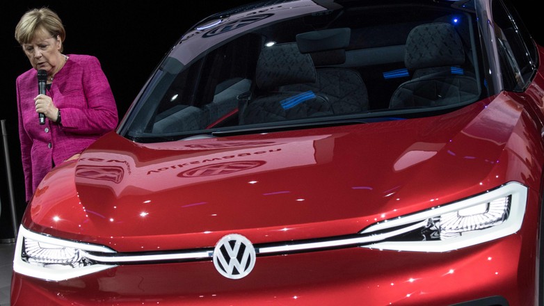 GERMANY-ECONOMY-AUTOMOBILE-IAA-MERKEL