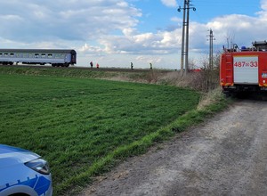 11-latek uderzył quadem w jadący pociąg. Jego stan jest poważny