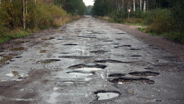 Czy to najbardziej dziurawa droga w Polsce? Nagranie z przejazdu mówi wszystko
