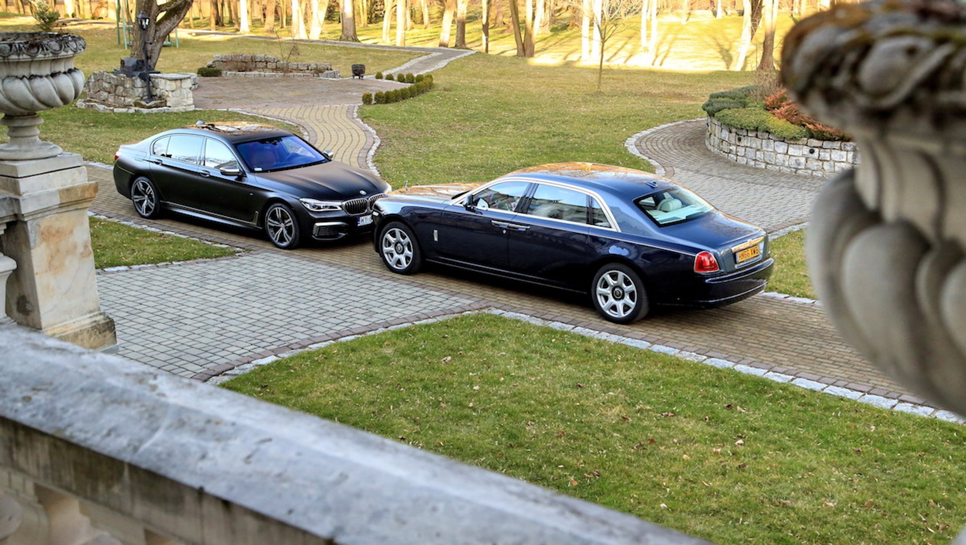 Rolls-Royce Ghost vs BMW M760