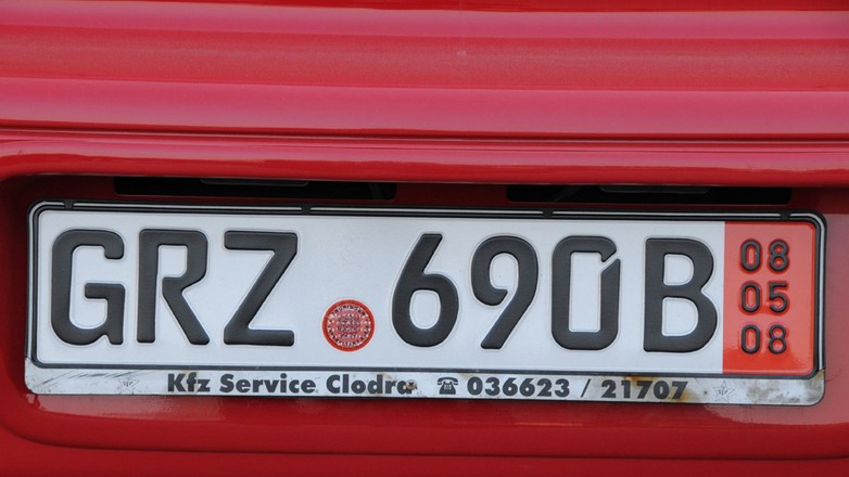 Jak długo można jeździć ze starymi tablicami rejestracyjnymi?