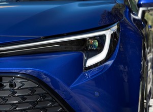 Toyota Corolla kusi nowymi rozwiązaniami. Jedno z nich jest darmowe, ale tylko przez rok