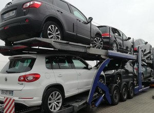 Wyhamował import aut używanych z zagranicy
