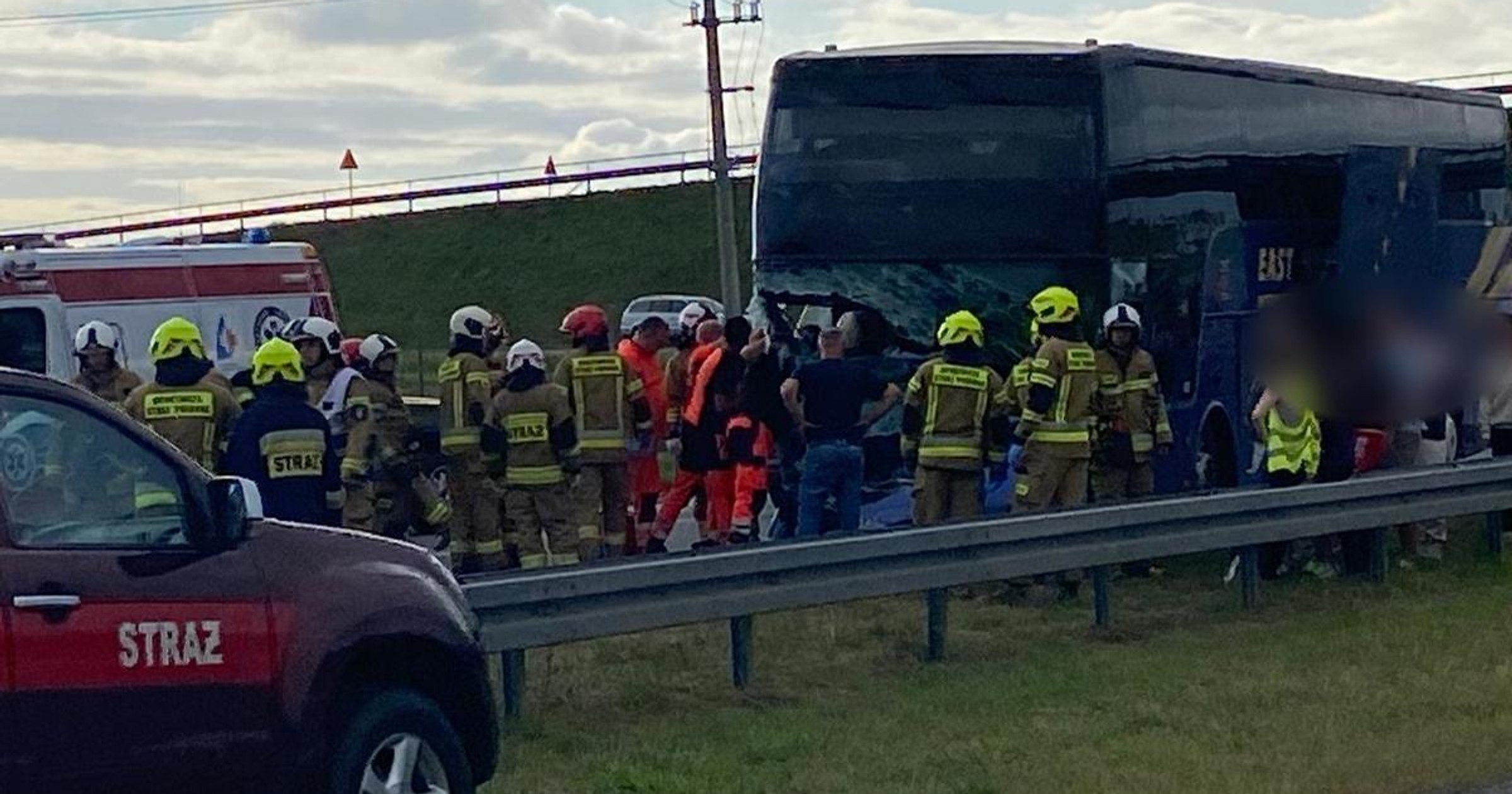 Autobus zderzył się z Chevroletem. Trasa S7 była zablokowana