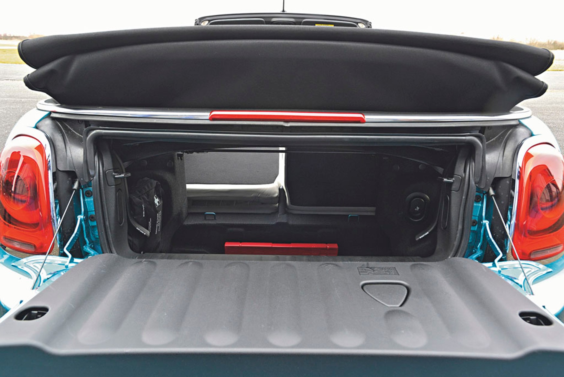 Mini Cooper Cabrio kontra Mazda MX-5 - kabriolety pełne radości