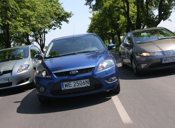 Ford Focus, Honda Civic czy Toyota Auris - który 10-letni kompakt będzie lepszym wyborem?
