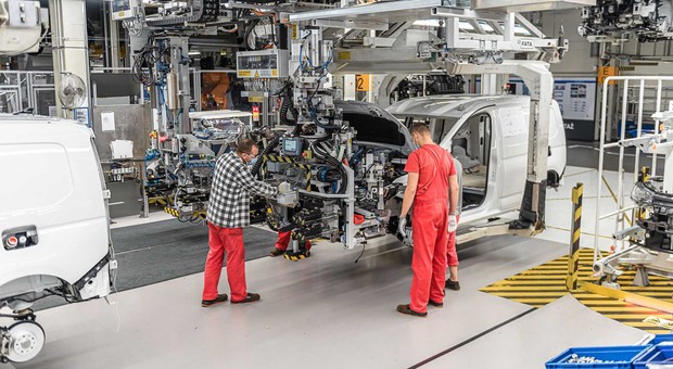 Kryzys półprzewodnikowy wywołał efekt domina. Kłopoty mają już nie tylko producenci samochodów