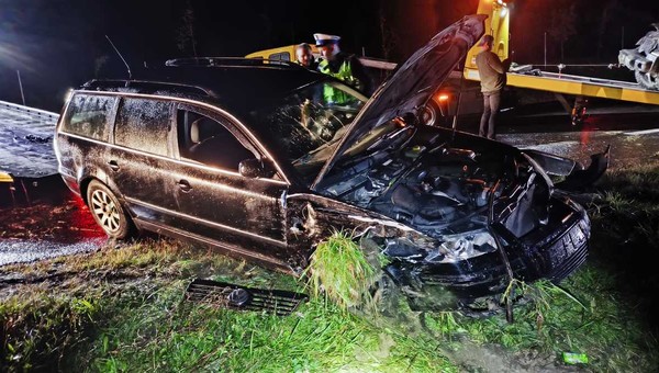 Jeden wpadł Jeepem do rowu, a drugi staranował Passatem wozy strażackie