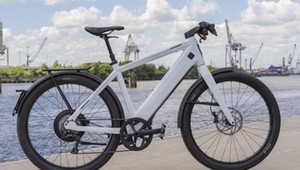 Kierowcy chętnie złomują stare auta w zamian za dopłatę do roweru elektrycznego