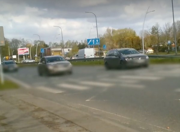 Wyprzedzasz i nawet o tym nie wiesz. Policjanci dają co najmniej 1500 zł mandatu i 15 punktów karnych