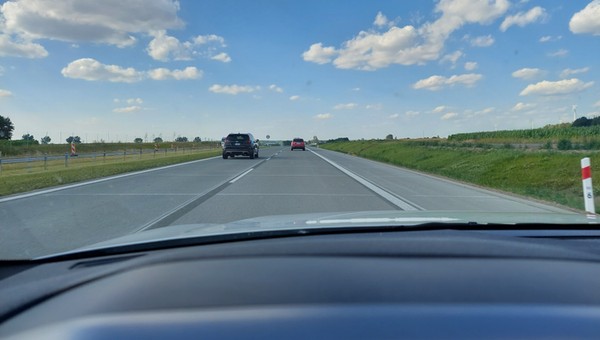 Kierowcy myślą, że mogą tu jechać 120 km/h. Łatwo dostać wysoki mandat