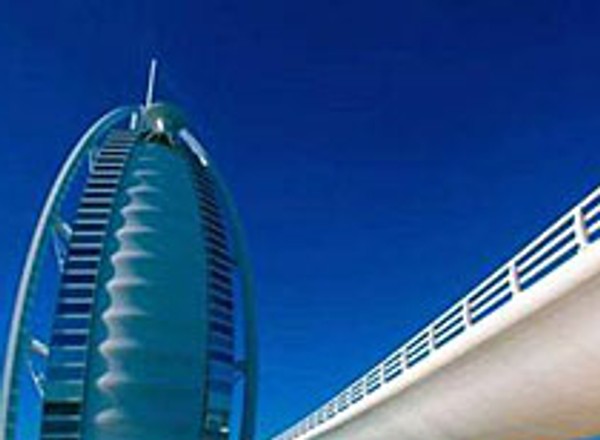 Dubaj chce stopniowo zamienić swoje taksówki na auta z napędem hybrydowym