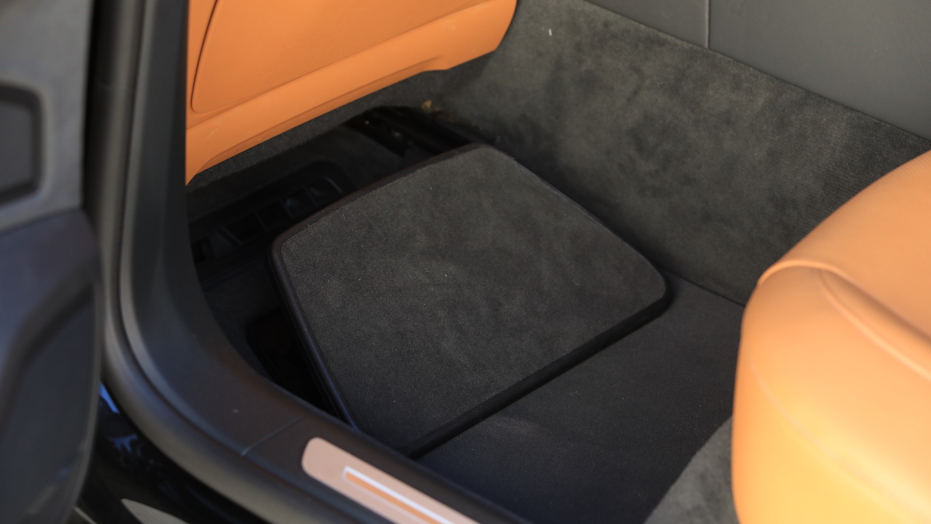 Audi A8 L 60 TFSI (2022 r.; D5)