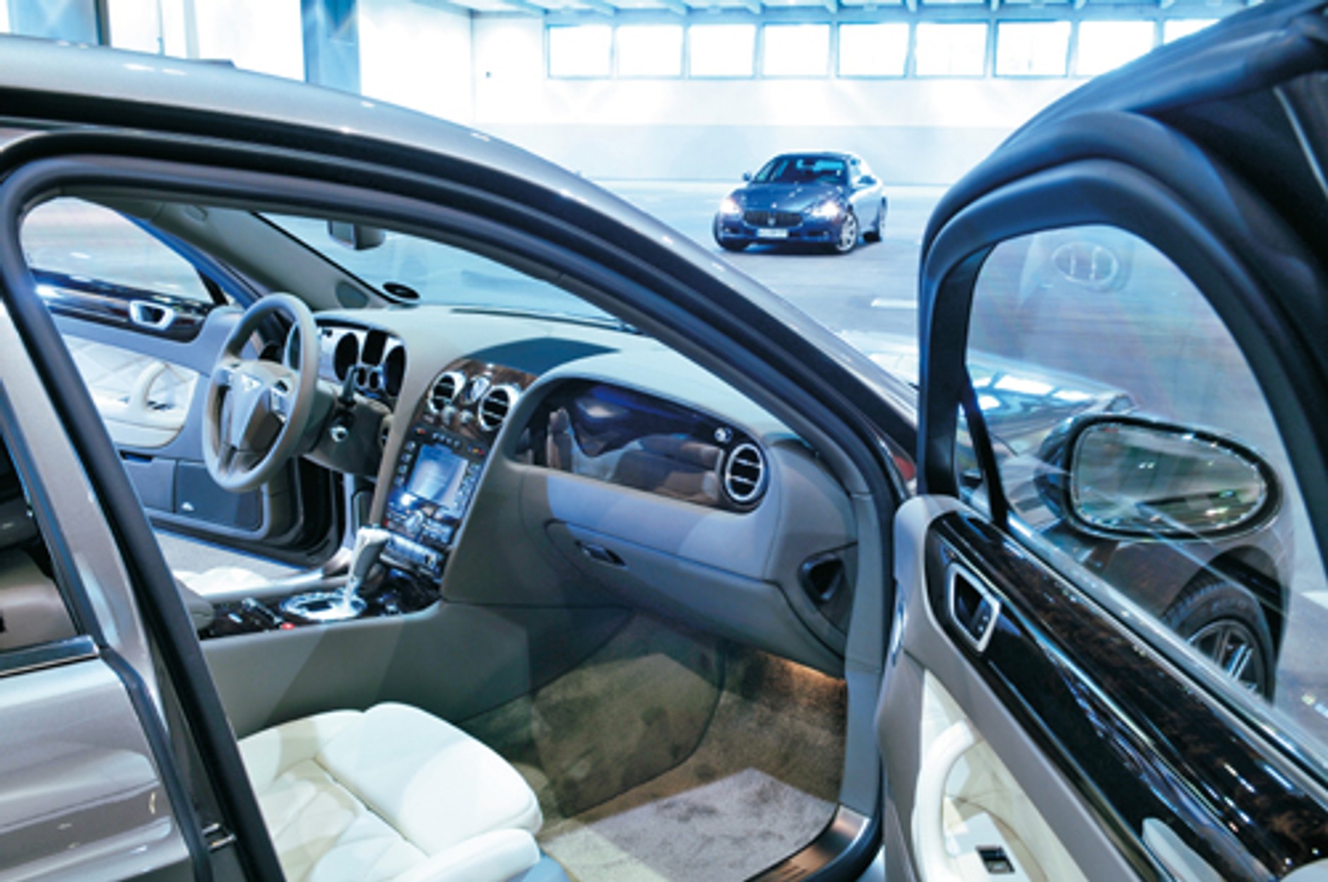 Maserati Quattroporte S kontra Bentley Continental FlyingSpur Speed - Porównanie najszybszych limuzyn świata