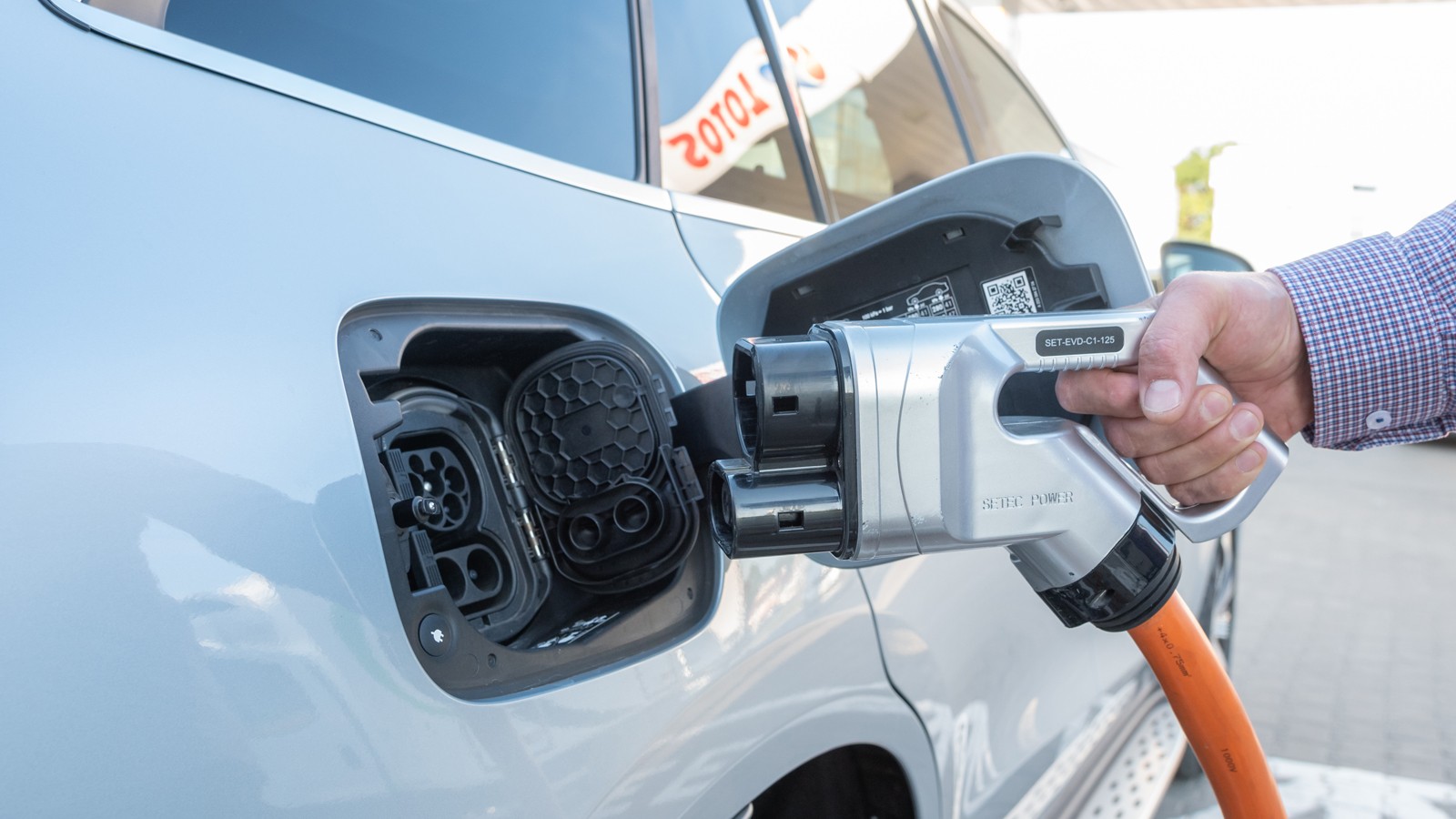 Złącze CCS to obecnie najszybszy sposób ładowania „elektryka”.