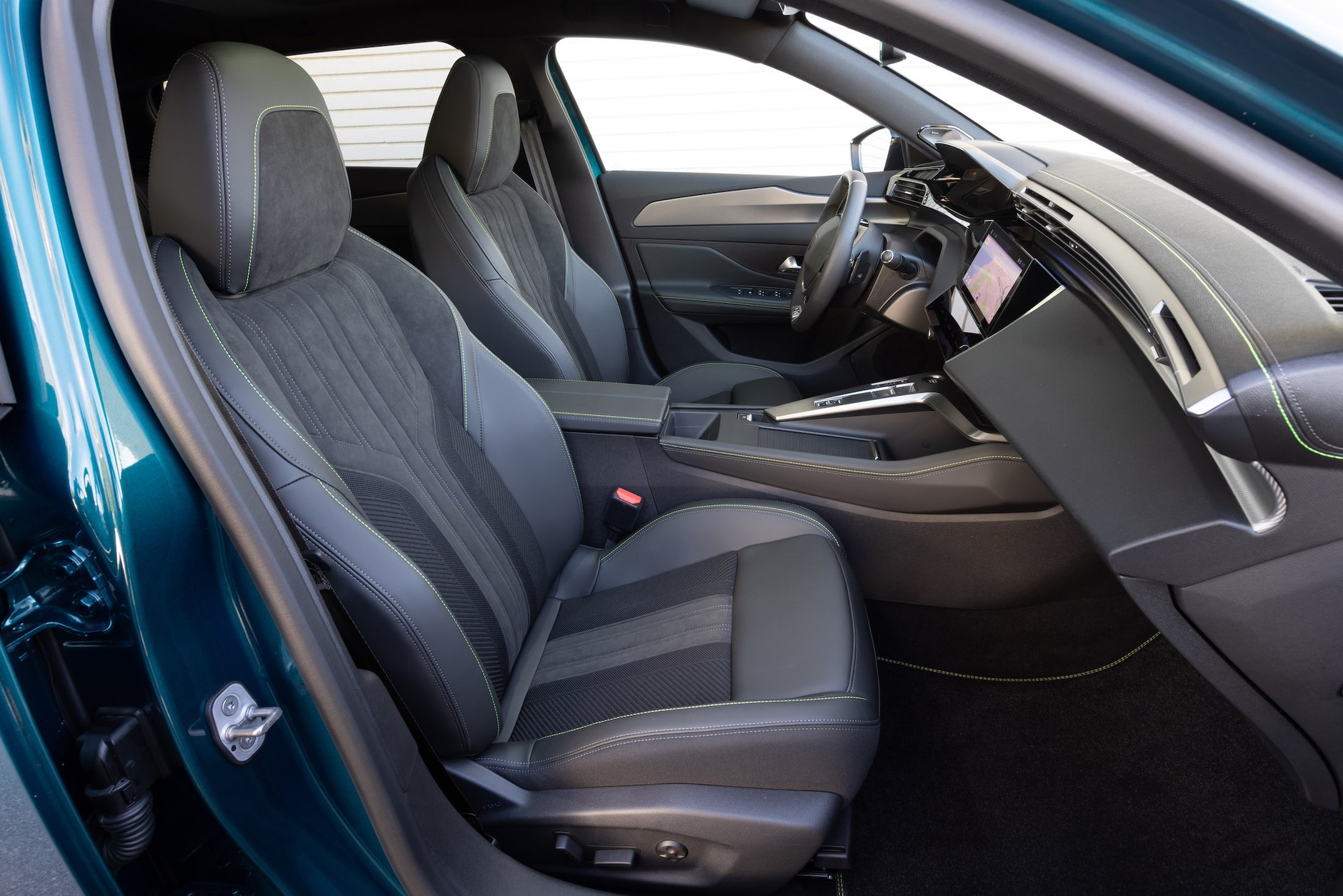 Peugeot 408 HYBRID 225 e-EAT8