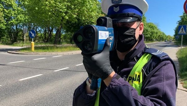 Pędzili ponad 100 km na godz. w terenie zabudowanym. Słono za to zapłacą