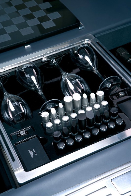 Genewa 2008: Aston Martin Rapide potwierdzony, produkcją zajmie się Magna Steyr