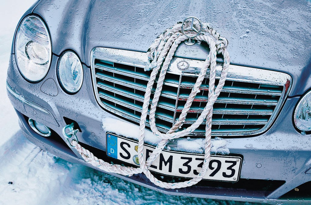 Wkręcane "ucho" do holowania