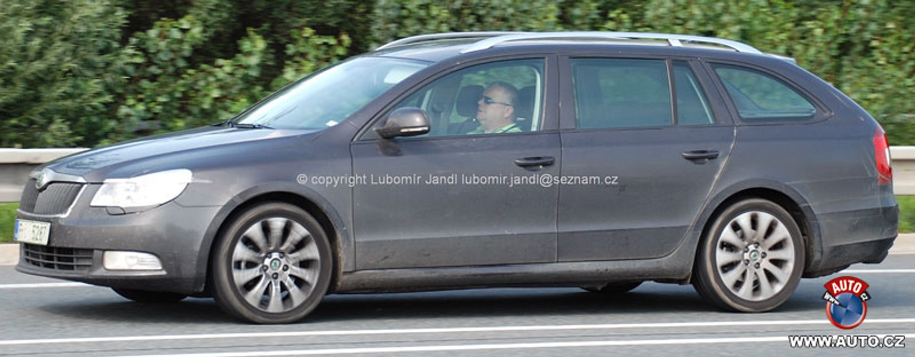 Zdjęcia szpiegowskie: Škoda Superb Combi na południu Moraw
