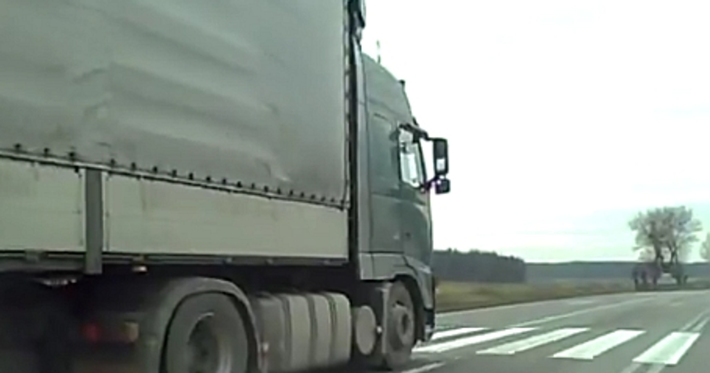 Ignoranci w olbrzymach - czyli tiry sieją grozę na naszych drogach! (Wideo)