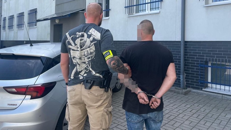Obraz pochodzący z serwisu https://slaska.policja.gov.pl/kat/informacje/wiadomosci/386683,Areszt-za-spowodowanie-smiertelnego-wypadku-drogowego-pod-wplywem-alkoholu.html