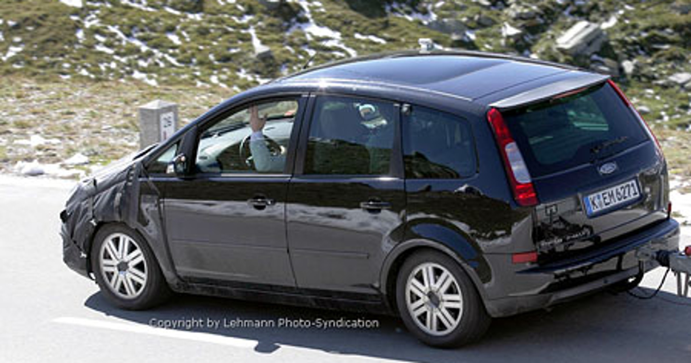 Zdjęcia szpiegowskie: face lifting Focusa C-Max