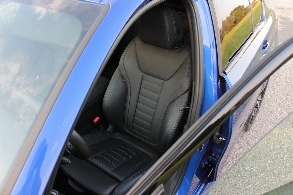BMW 330i